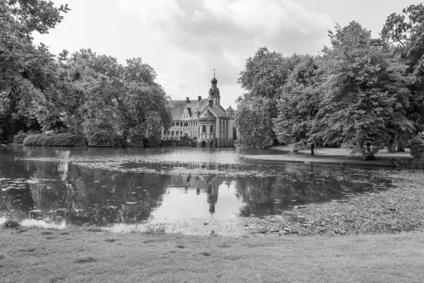 Coesfeld yakınlarındaki Alman Baumberge 'inde yürüyüş.