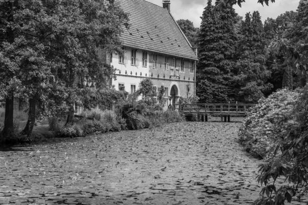 Coesfeld yakınlarındaki Alman Baumberge 'inde yürüyüş.