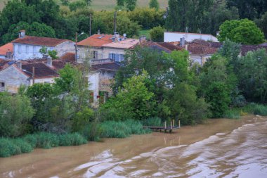 Garonne Nehri 'ndeki Bordeaux şehri.