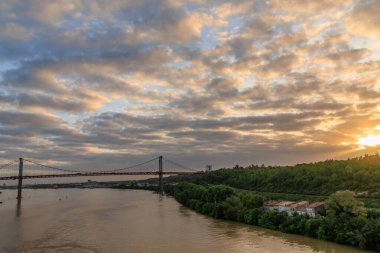 Garonne Nehri 'ndeki Bordeaux şehri.