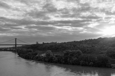 Bordeauyx Garonne nehrinde