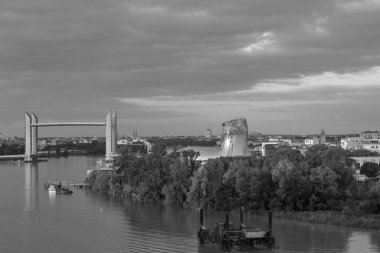 Bordeauyx Garonne nehrinde