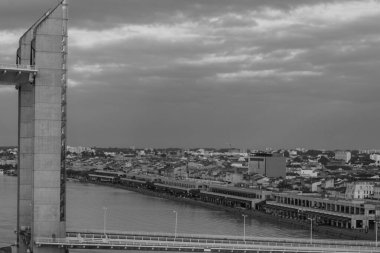 Bordeauyx Garonne nehrinde