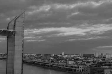 Bordeauyx Garonne nehrinde