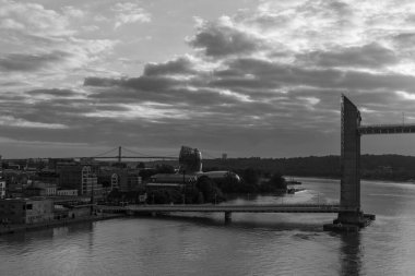 Bordeauyx Garonne nehrinde