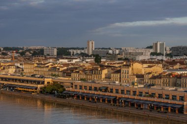 Bordeauyx Garonne nehrinde