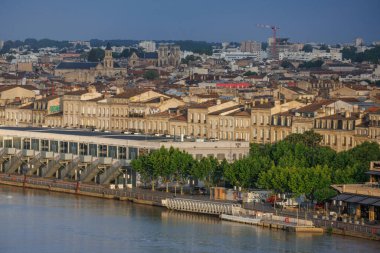 Bordeauyx Garonne nehrinde