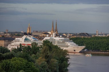 Bordeauyx Garonne nehrinde