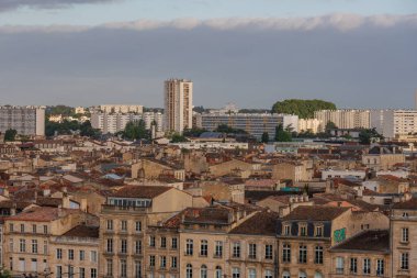 Bordeauyx Garonne nehrinde