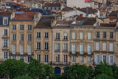 Bordeaux şehri Fransa 'daki Garonne Nehri' nde.