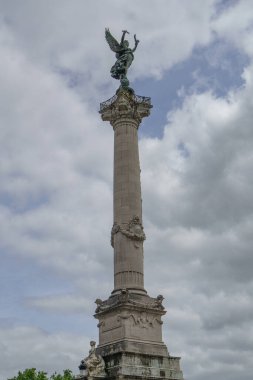 Garonne nehrindeki Bordeaux şehrinde.