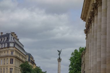 Garonne nehrindeki Bordeaux şehrinde.