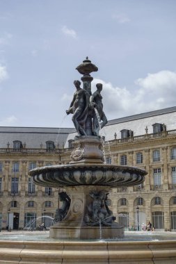 Garonne nehrindeki Bordeaux şehrinde.