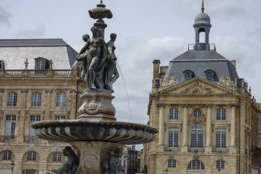 Garonne nehrindeki Bordeaux şehrinde.