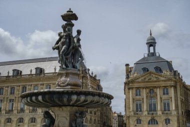 Garonne nehrindeki Bordeaux şehrinde.