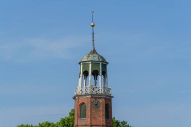 Doğu Frizya 'daki EM nehrinin oradaki Ditzum köyü.