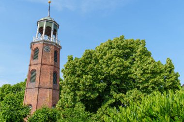 Doğu Frizya 'daki EM nehrinin oradaki Ditzum köyü.