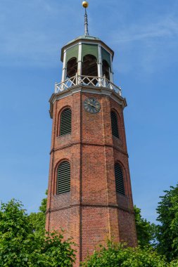 Doğu Frizya 'daki EM nehrinin oradaki Ditzum köyü.