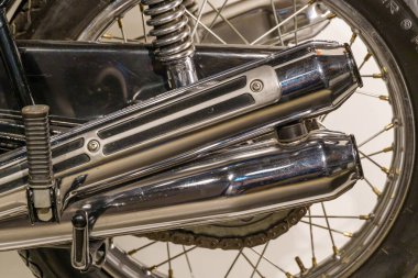 Güzel eski arabalar ve motosikletler.