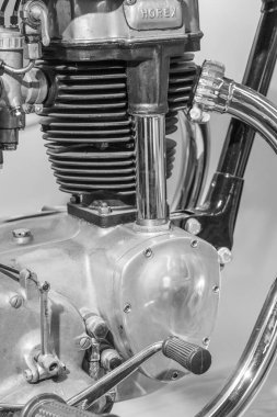 Güzel eski arabalar ve motosikletler.