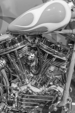 Güzel eski arabalar ve motosikletler.