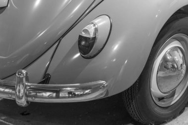 Güzel eski arabalar ve motosikletler.