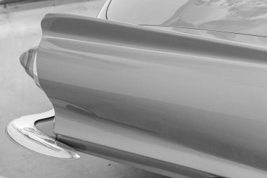 Güzel eski arabalar ve motosikletler.