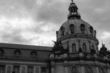 Akşamleyin Potsdam şehrinde.