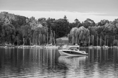 Akşamleyin Potsdam şehrinde.