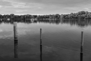 Akşamleyin Potsdam şehrinde.