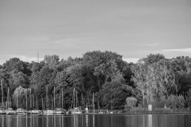 Akşamleyin Potsdam şehrinde.