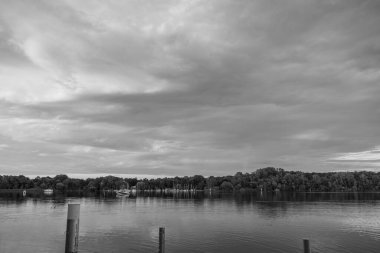 Akşamleyin Potsdam şehrinde.