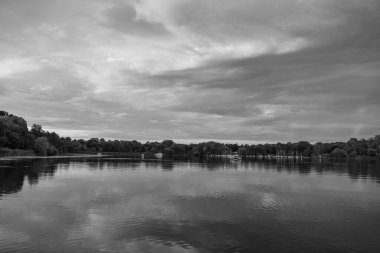 Akşamleyin Potsdam şehrinde.