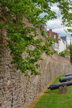 Maastricht şehri Hollanda 'daki Maas Nehri' nde.