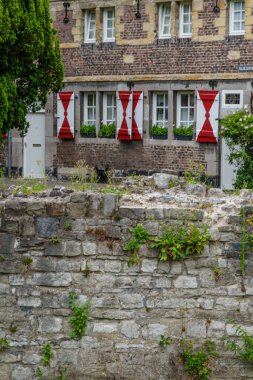 Maastricht şehri Hollanda 'daki Maas Nehri' nde.