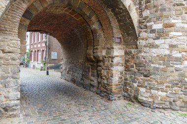 Maastricht şehri Hollanda 'daki Maas Nehri' nde.