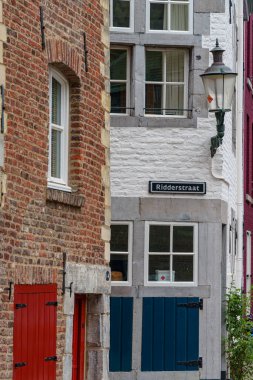 Maastricht şehri Hollanda 'daki Maas Nehri' nde.