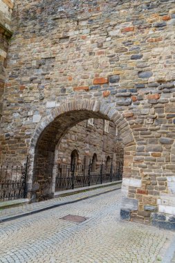 Maastricht şehri Hollanda 'daki Maas Nehri' nde.