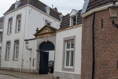 Maastricht şehri Hollanda 'daki Maas Nehri' nde.