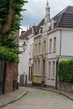 Maastricht şehri Hollanda 'daki Maas Nehri' nde.