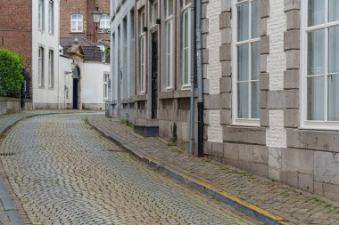 Maastricht şehri Hollanda 'daki Maas Nehri' nde.