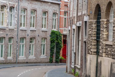 Maastricht şehri Hollanda 'daki Maas Nehri' nde.