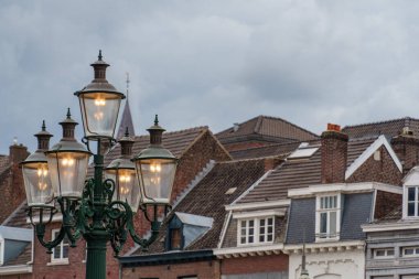 Maastricht şehri Hollanda 'daki Maas Nehri' nde.