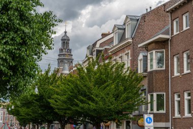 Maastricht şehri Hollanda 'daki Maas Nehri' nde.