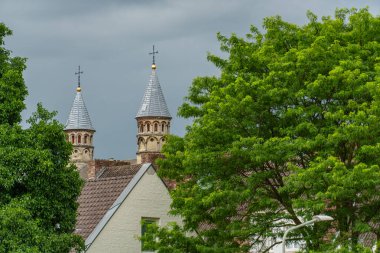 Maastricht şehri Hollanda 'daki Maas Nehri' nde.