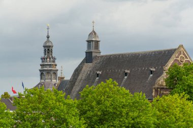Maastricht şehri Hollanda 'daki Maas Nehri' nde.