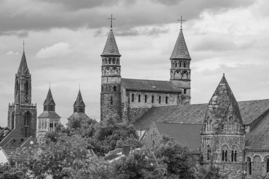 Maastricht şehri Hollanda 'daki Maas Nehri' nde.