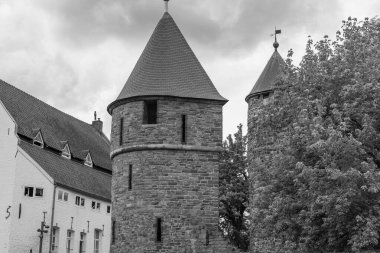 Maastricht şehri Hollanda 'daki Maas Nehri' nde.