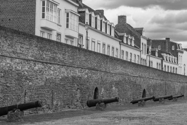 Maastricht şehri Hollanda 'daki Maas Nehri' nde.