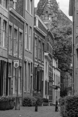 Maastricht şehri Hollanda 'daki Maas Nehri' nde.